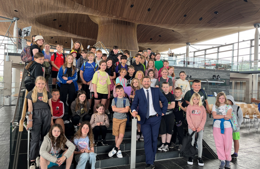 Kurtz welcomes Pembroke's Golden Grove School to the Senedd