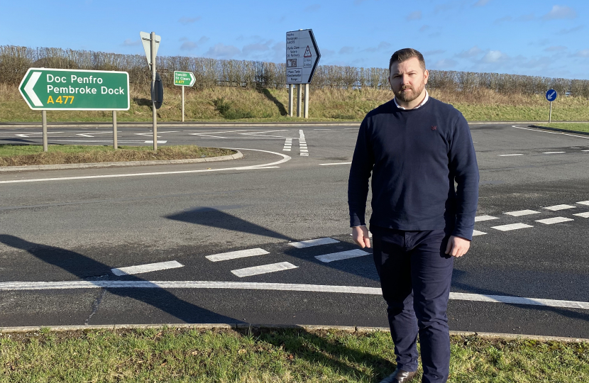 Kurtz Keeps Pressure on Welsh Government over Nash Finger Post Improvements