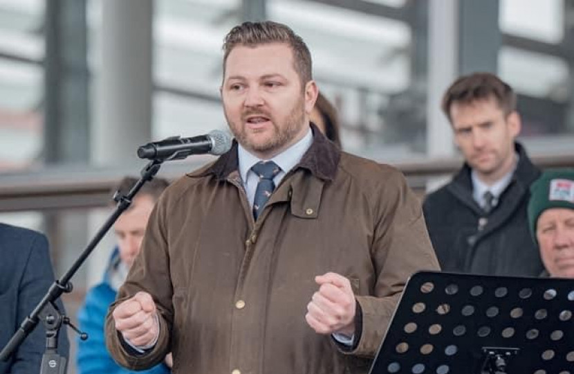 Kurtz leads farming protest on the Senedd's steps