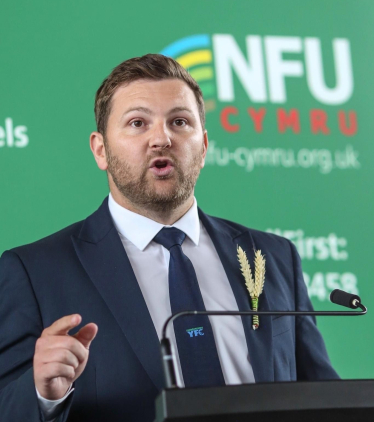 Samuel Kurtz MS speaking at an NFU Cymru event 