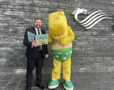 Kurtz goes Jurassic as Pantosaurus visits Senedd NSPCC Campaign