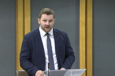 Samuel Kurtz MS raises local flooding in Senedd Chamber